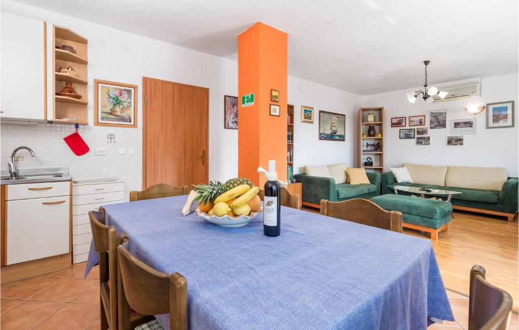 Awesome Apartment In Starigrad With 2 Bedrooms And Wifi photo 3