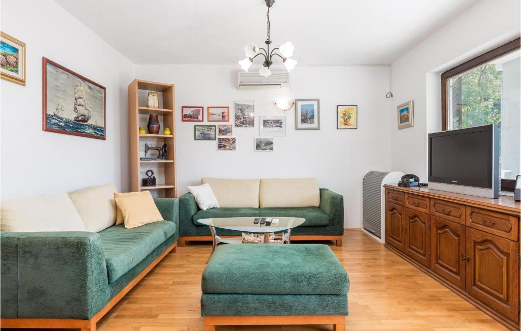 Awesome Apartment In Starigrad With 2 Bedrooms And Wifi photo 4
