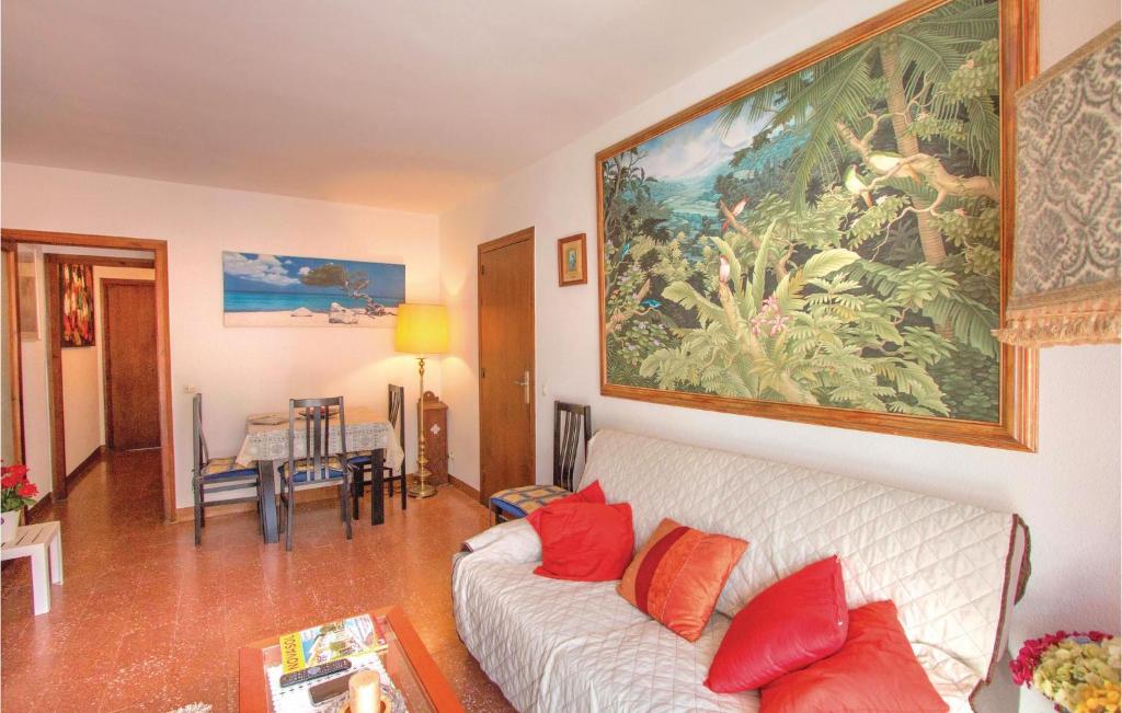 Nice Apartment In Pineda De Mar With 2 Bedrooms photo 1
