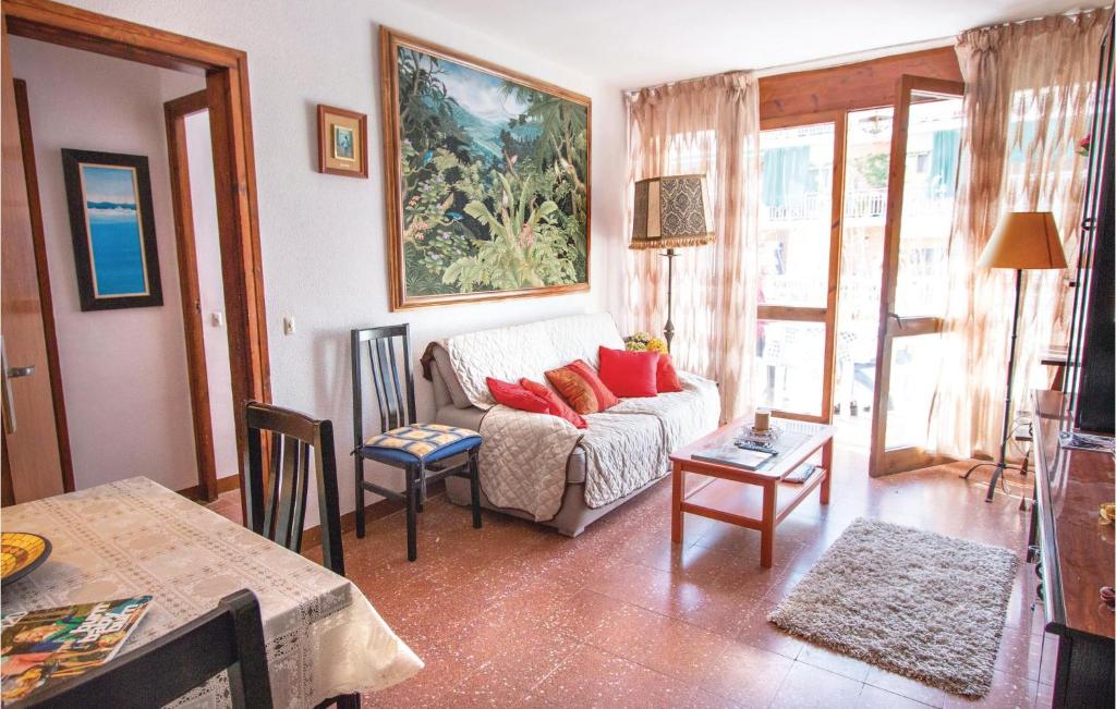 Nice Apartment In Pineda De Mar With 2 Bedrooms photo 2