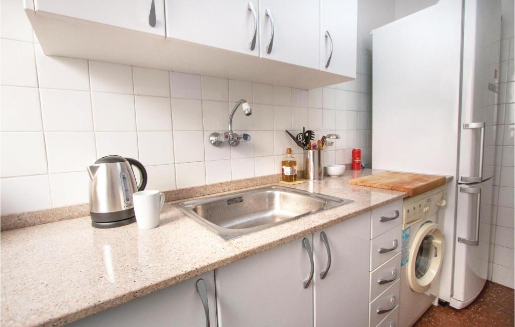 Nice Apartment In Pineda De Mar With 2 Bedrooms photo 4
