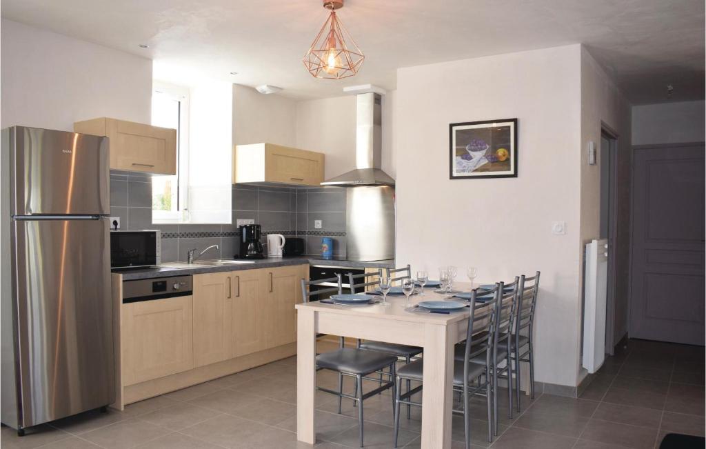 Beautiful Home In Saint Alban With 4 Bedrooms And Wifi photo 1