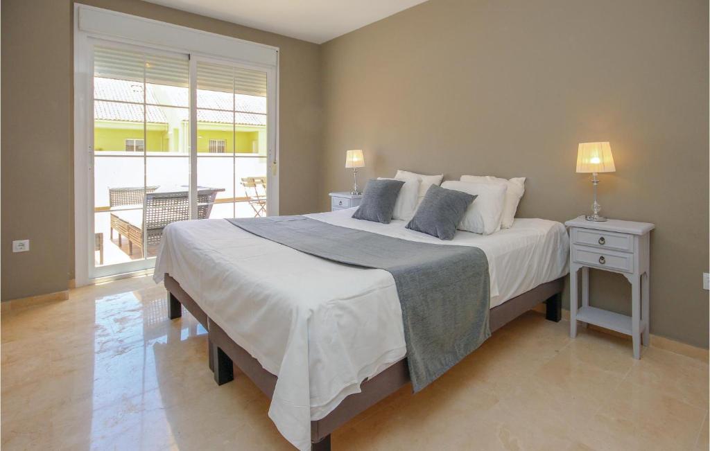 Awesome Apartment In Estepona With 2 Bedrooms, Wifi And Outdoor Swimming Pool photo 2