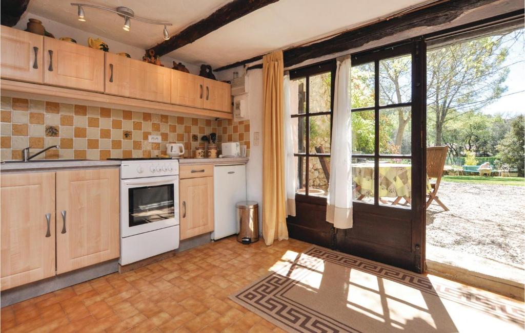Stunning Apartment In Lorgues With 1 Bedrooms And Outdoor Swimming Pool photo 2