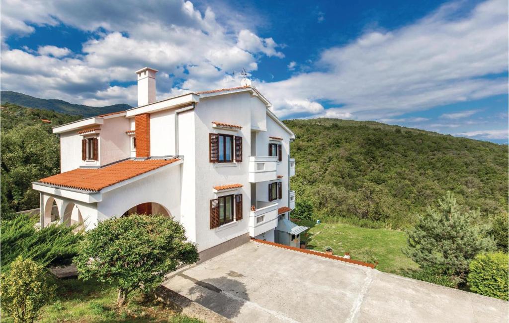 Beautiful Home In Icici With 5 Bedrooms And Wifi photo 2