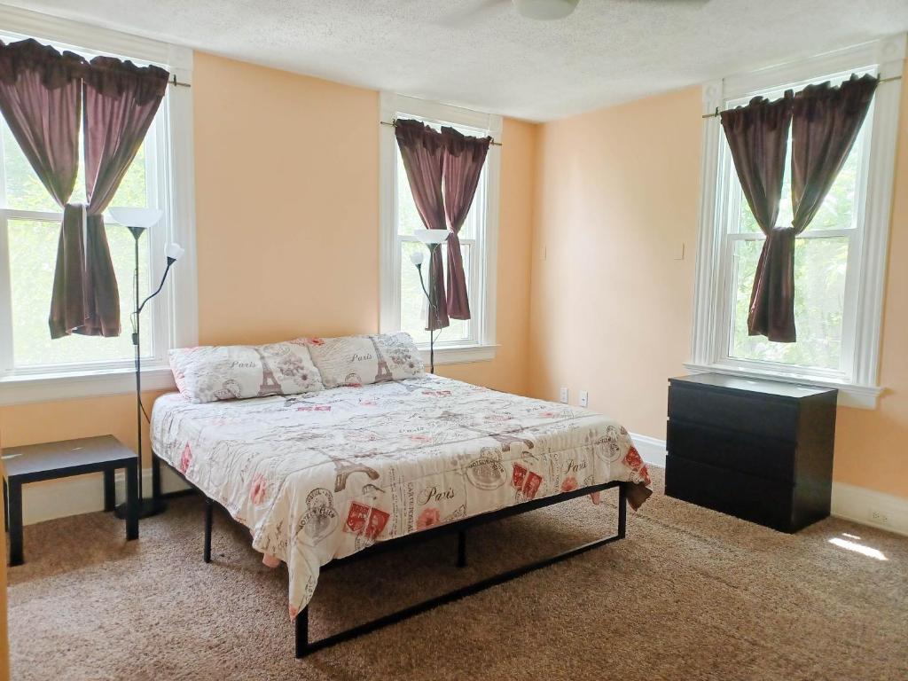 Huge 2 Bedroom House in the Heart of Northside! image