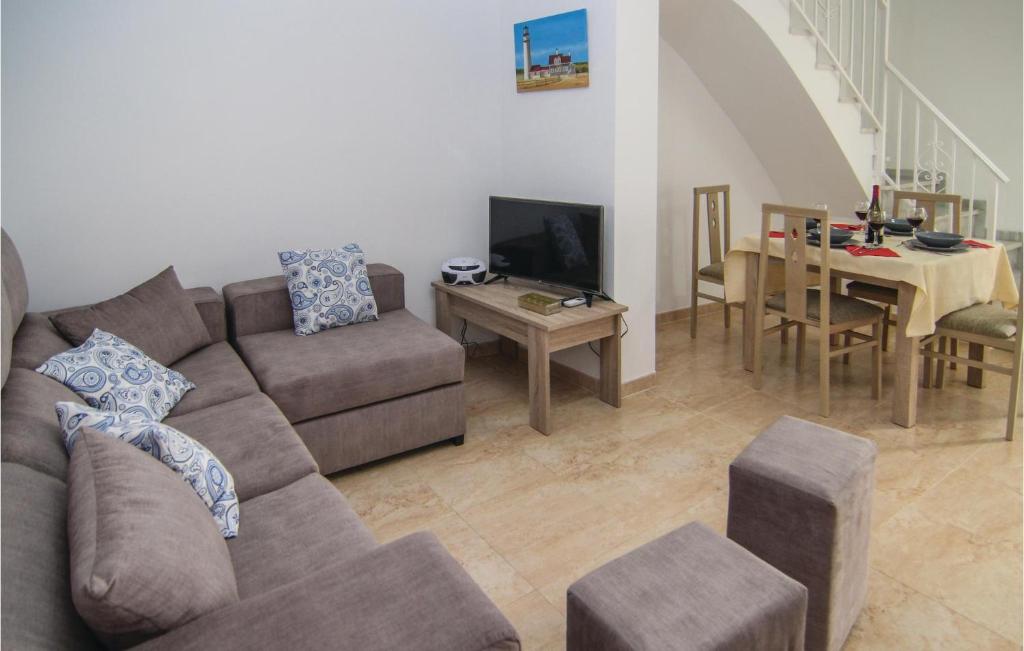 Awesome Home In Nerja With 2 Bedrooms And Wifi photo 4