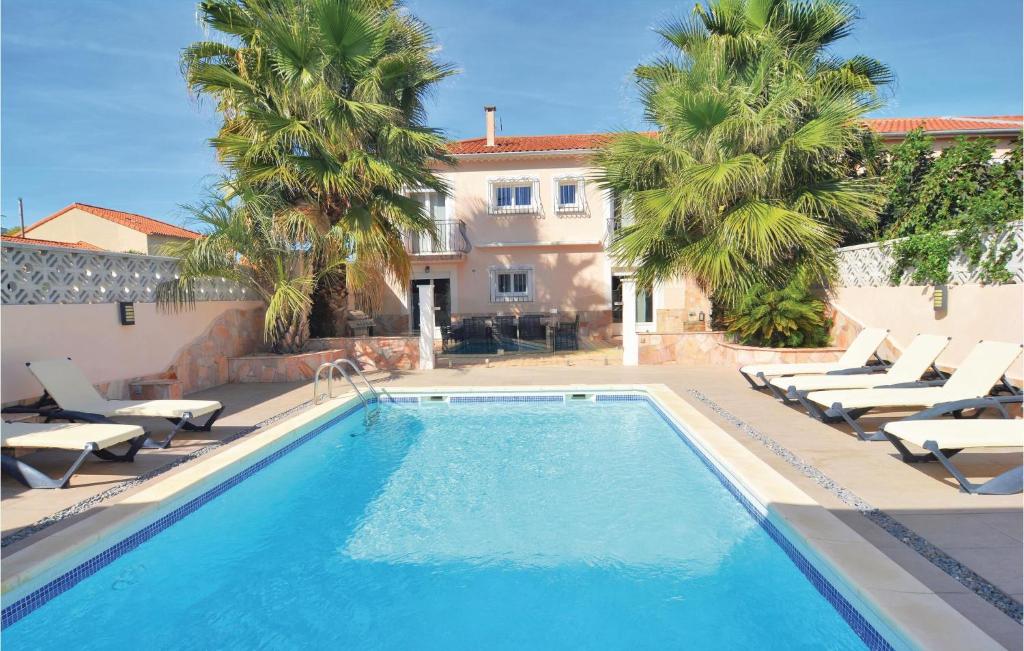 Stunning Home In Le Grau Dagde With 4 Bedrooms, Outdoor Swimming Pool And Swimming Pool photo 1