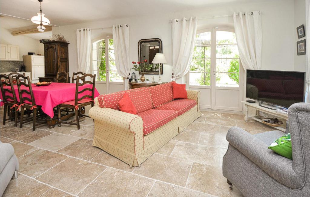 Beautiful Home In Eygalires With 4 Bedrooms, Wifi And Outdoor Swimming Pool photo 2
