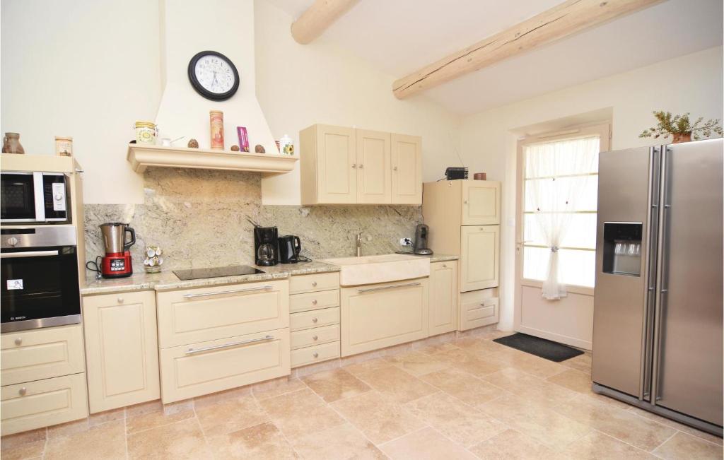 Beautiful Home In Eygalires With 4 Bedrooms, Wifi And Outdoor Swimming Pool photo 3