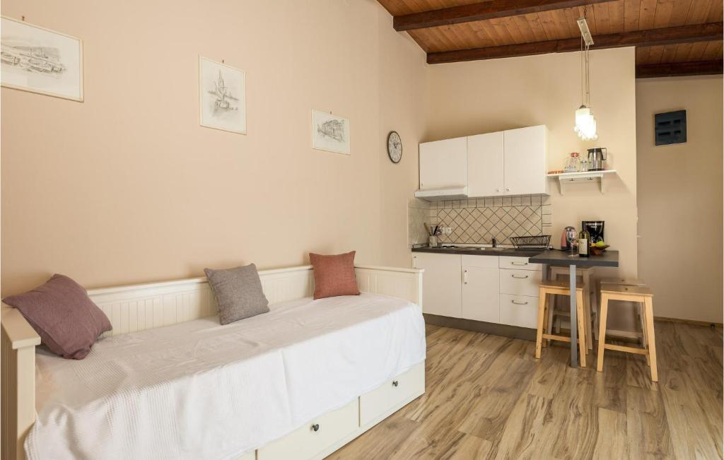 Amazing Home In Lovran With 1 Bedrooms, Wifi And Outdoor Swimming Pool photo 3