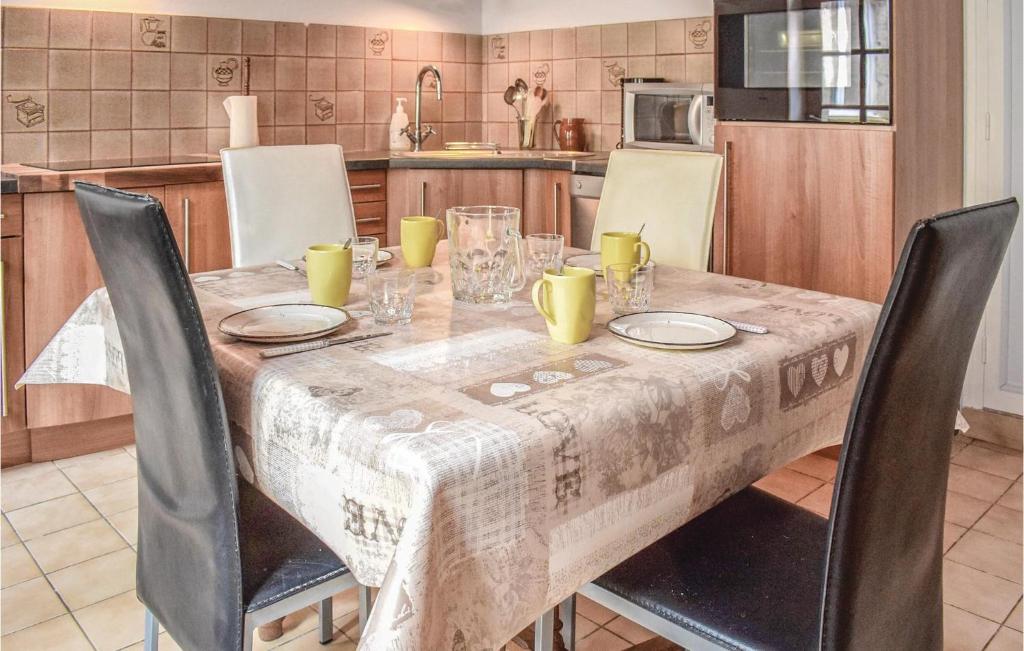 Awesome Home In Sainte-mre-eglise With 3 Bedrooms And Wifi photo 4