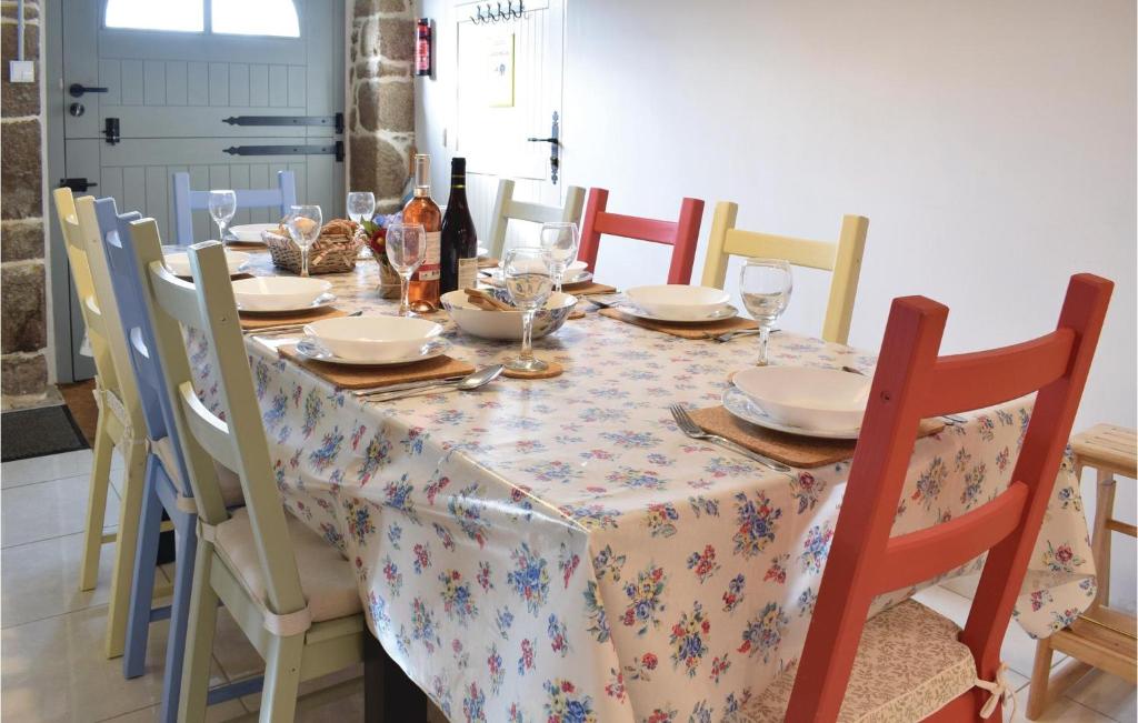Stunning Home In St-michel-de-montjoie With 3 Bedrooms And Wifi photo 2