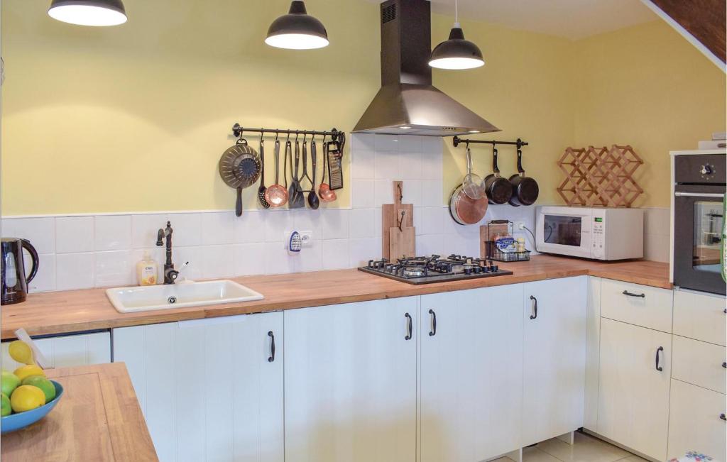 Stunning Home In St-michel-de-montjoie With 3 Bedrooms And Wifi photo 4