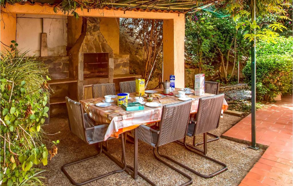 Beautiful Home In Santa Susanna With 5 Bedrooms, Wifi And Outdoor Swimming Pool photo 4