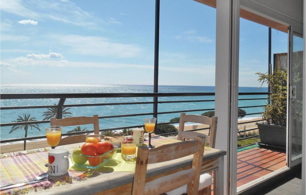 Amazing Apartment In Pineda De Mar With 2 Bedrooms And Wifi photo 2
