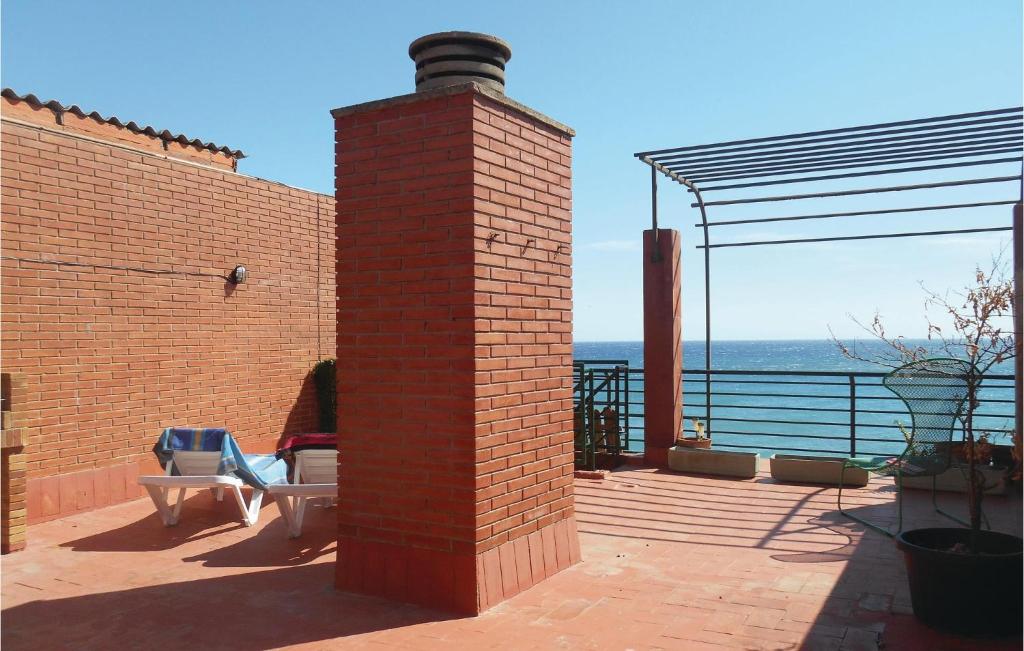 Amazing Apartment In Pineda De Mar With 2 Bedrooms And Wifi photo 3