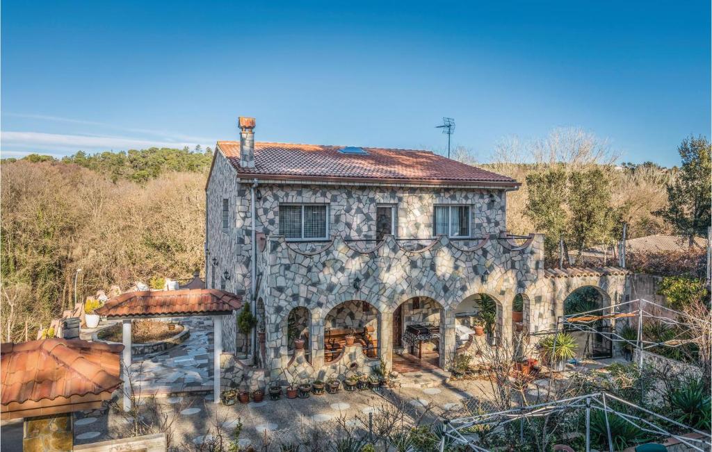 Beautiful Home In Vidreres With 6 Bedrooms And Outdoor Swimming Pool photo 4