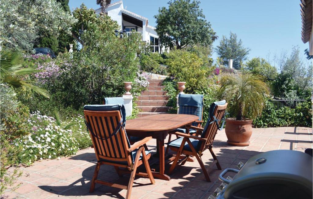 Awesome Home In Algarrobo With Wifi, Outdoor Swimming Pool And Swimming Pool photo 2