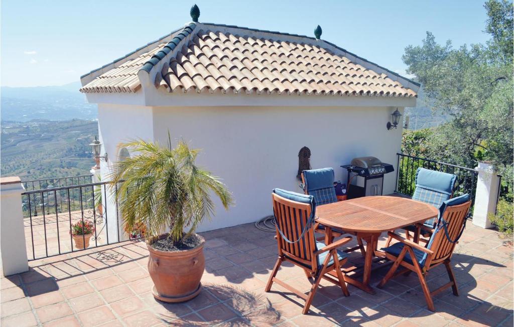 Awesome Home In Algarrobo With Wifi, Outdoor Swimming Pool And Swimming Pool photo 4
