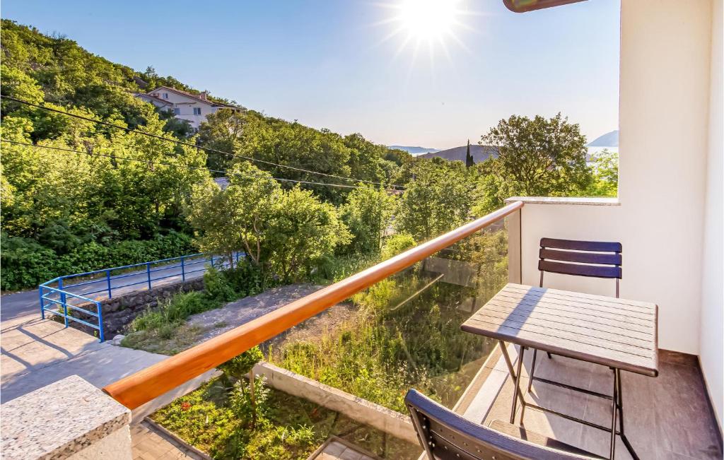 Beautiful Home In Lukovo With 6 Bedrooms, Wifi And Outdoor Swimming Pool photo 1