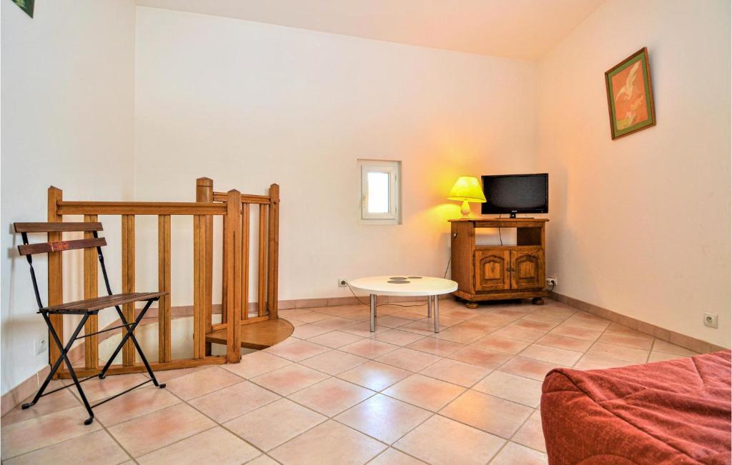 Beautiful Home In Aramon With 3 Bedrooms And Wifi photo 4