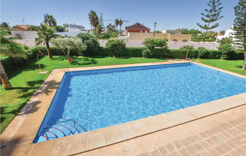 Beautiful Apartment In Roquetas De Mar With 2 Bedrooms, Wifi And Outdoor Swimming Pool