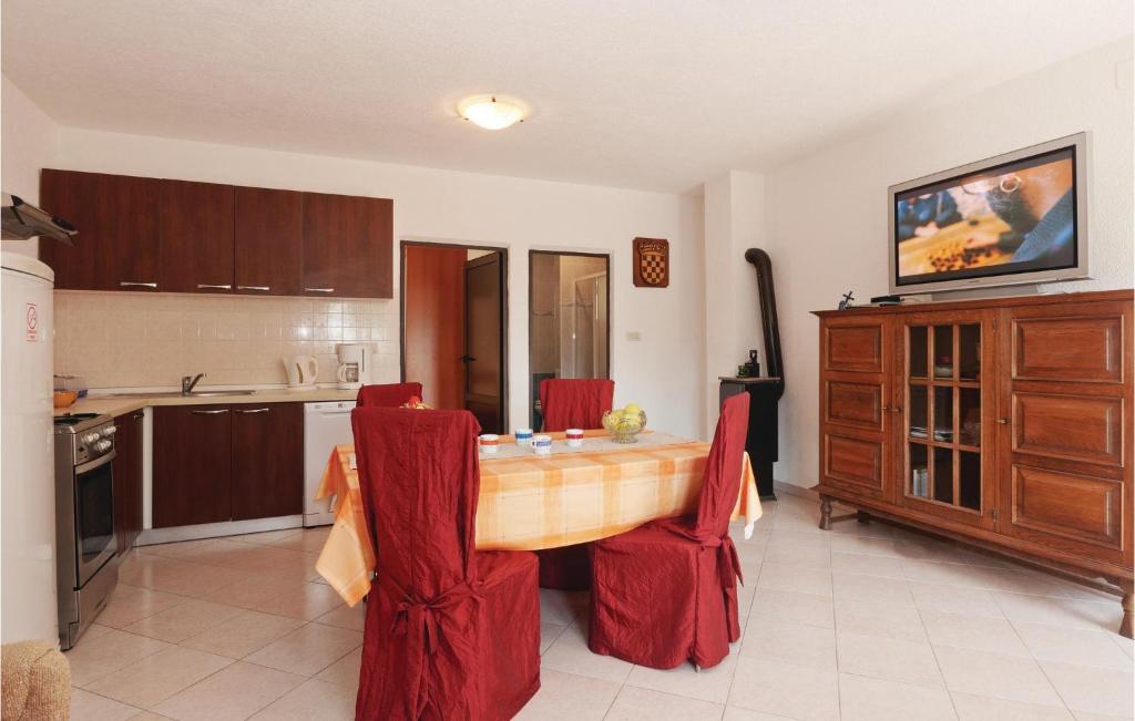 Beautiful Apartment In Cesarica With 1 Bedrooms And Outdoor Swimming Pool photo 2