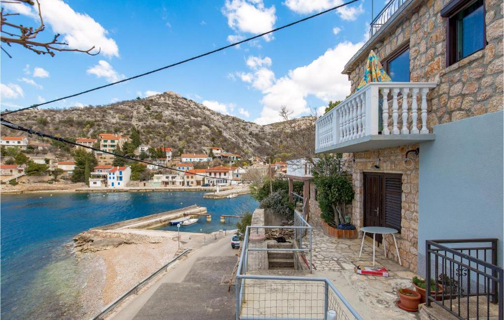 Beautiful Apartment In Starigrad With Wifi photo 1