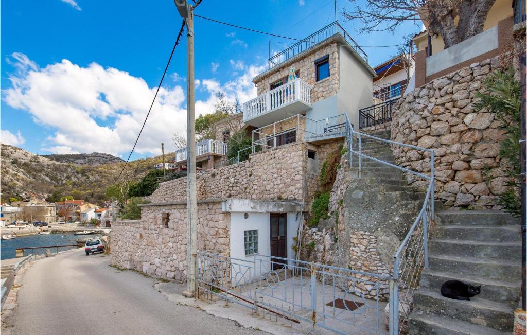 Beautiful Apartment In Starigrad With Wifi photo 2