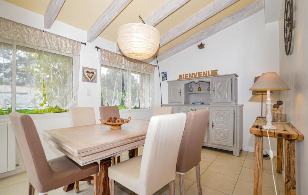 Awesome Home In Monticello With 2 Bedrooms, Wifi And Outdoor Swimming Pool photo 2