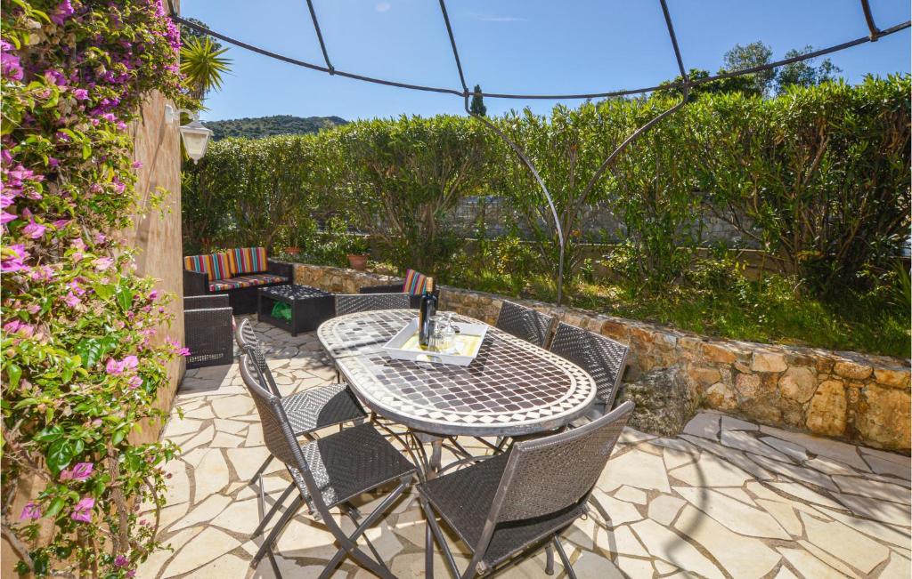 Awesome Home In Monticello With 2 Bedrooms, Wifi And Outdoor Swimming Pool photo 3