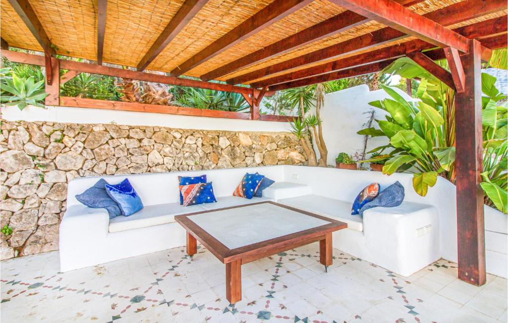 Stunning Home In Trencall With 3 Bedrooms, Wifi And Outdoor Swimming Pool photo 4