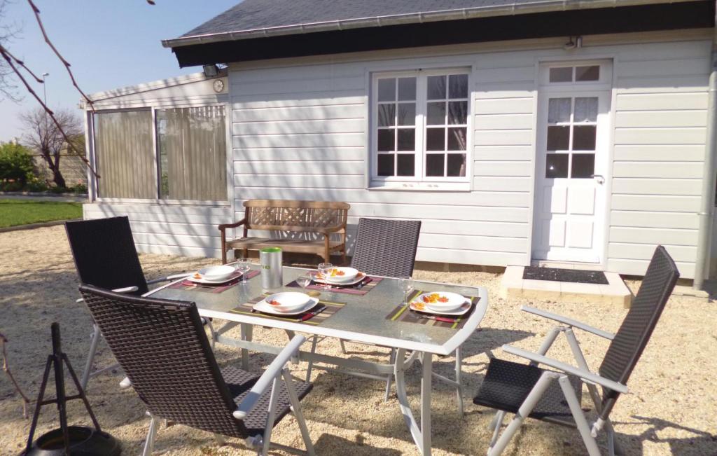 Beautiful Home In Bernieres-sur-mer With 1 Bedrooms photo 3