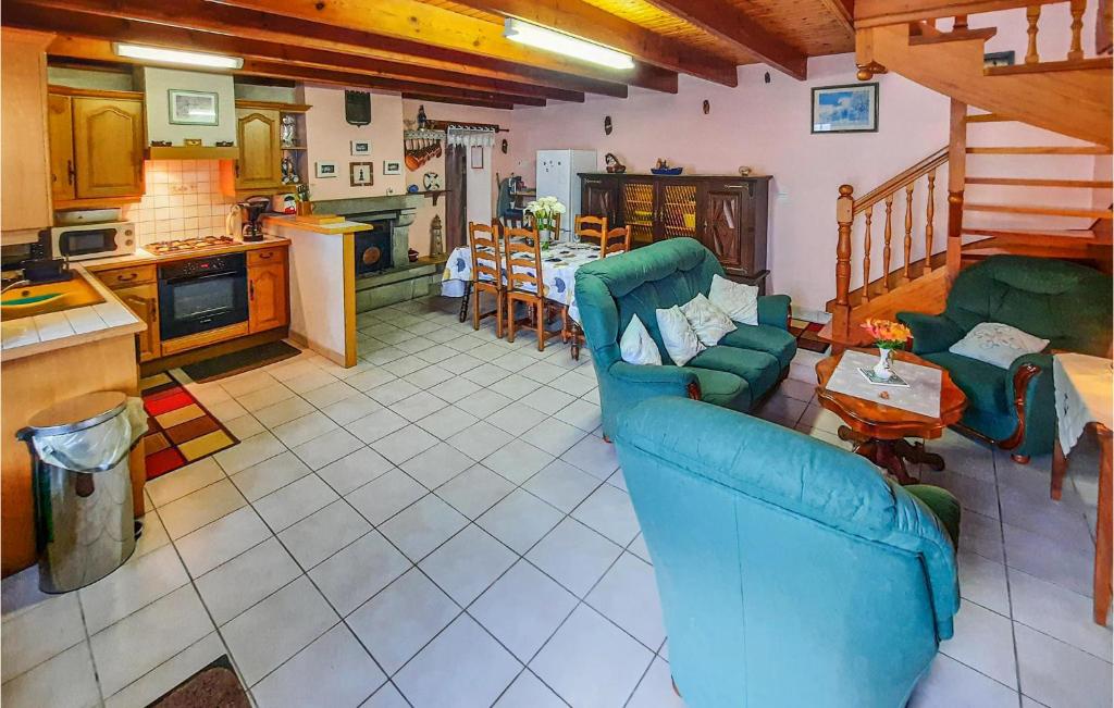 Beautiful Home In Riantec With 3 Bedrooms photo 2