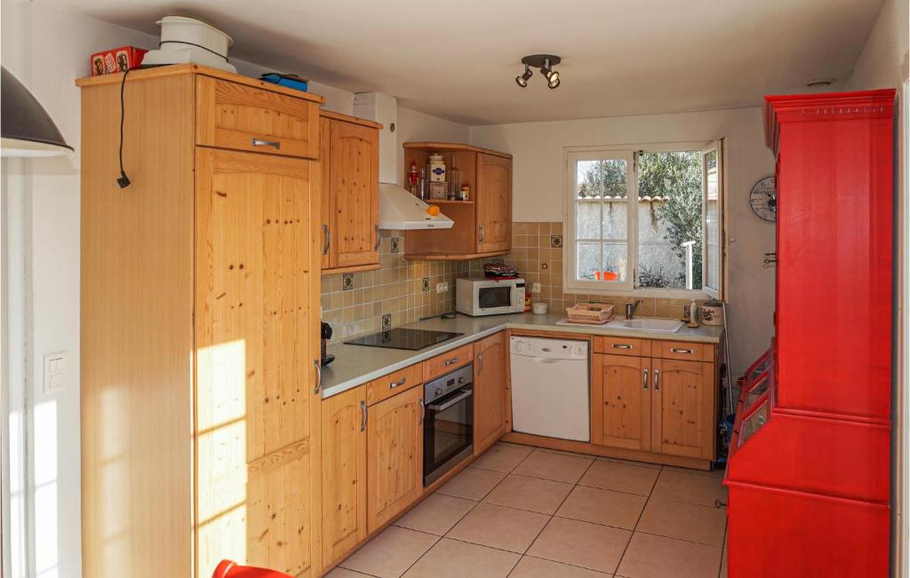 Stunning Home In Saint Pons De Mauchien With 3 Bedrooms, Wifi And Outdoor Swimming Pool photo 2