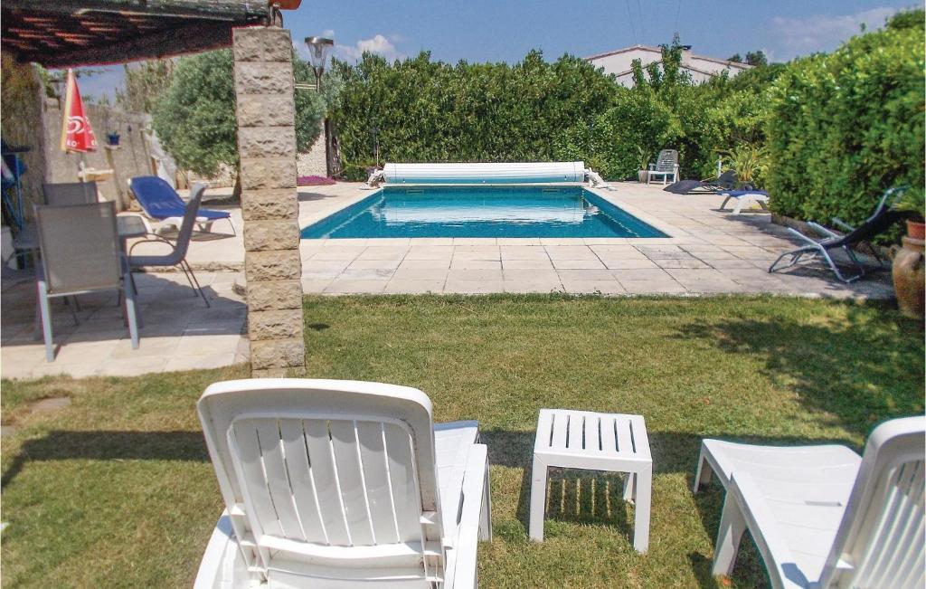 Nice Home In Robion With 1 Bedrooms, Wifi And Outdoor Swimming Pool photo 3