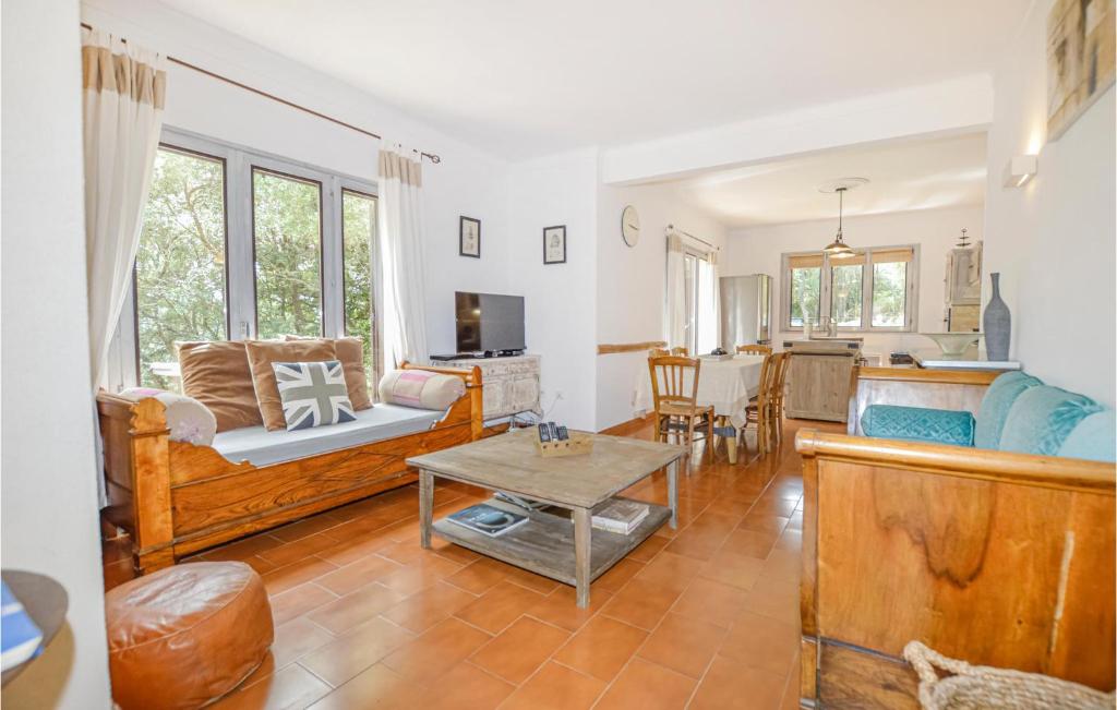 Nice Home In Sartene With 3 Bedrooms, Wifi And Outdoor Swimming Pool photo 1