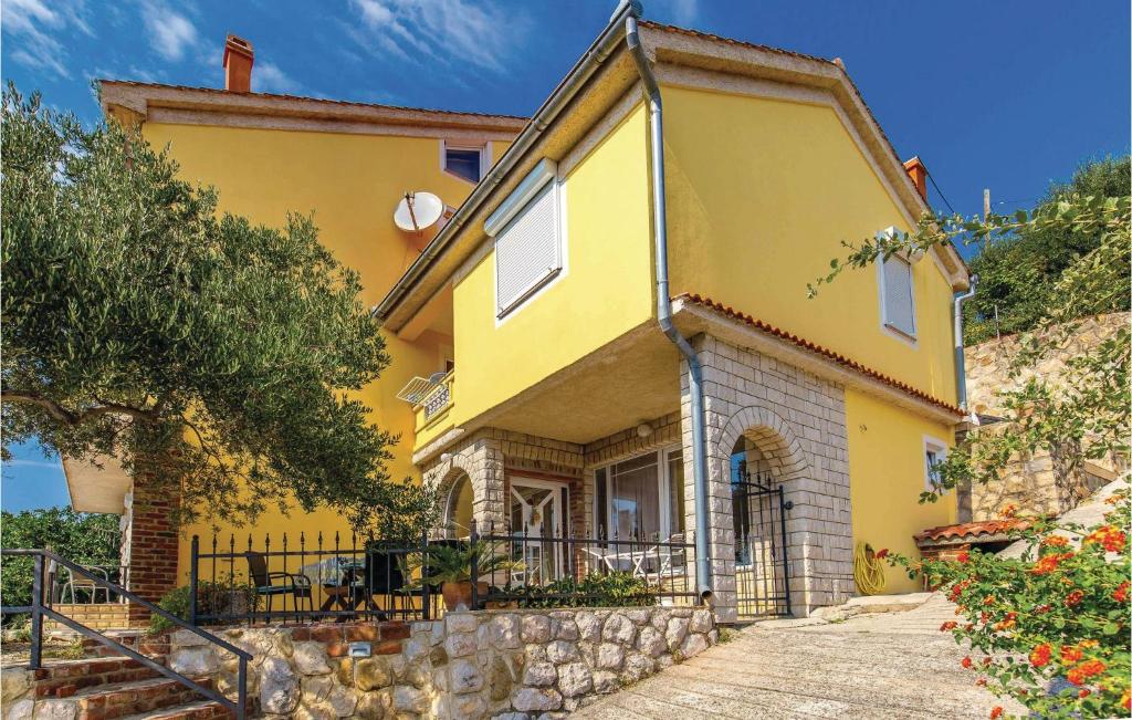 Stunning Apartment In Supetarska Draga With 3 Bedrooms, Wifi And Outdoor Swimming Pool photo 2