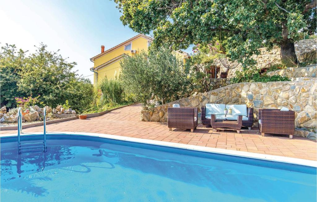 Stunning Apartment In Supetarska Draga With 3 Bedrooms, Wifi And Outdoor Swimming Pool photo 4