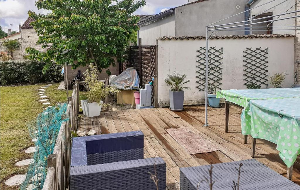 Nice Home In Fontenille St,martin With 1 Bedrooms And Outdoor Swimming Pool photo 4