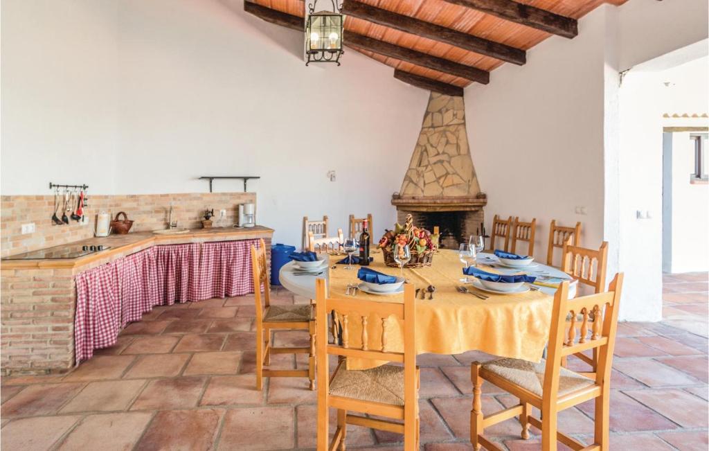 Nice Home In Periana With Wifi, Outdoor Swimming Pool And Swimming Pool photo 2