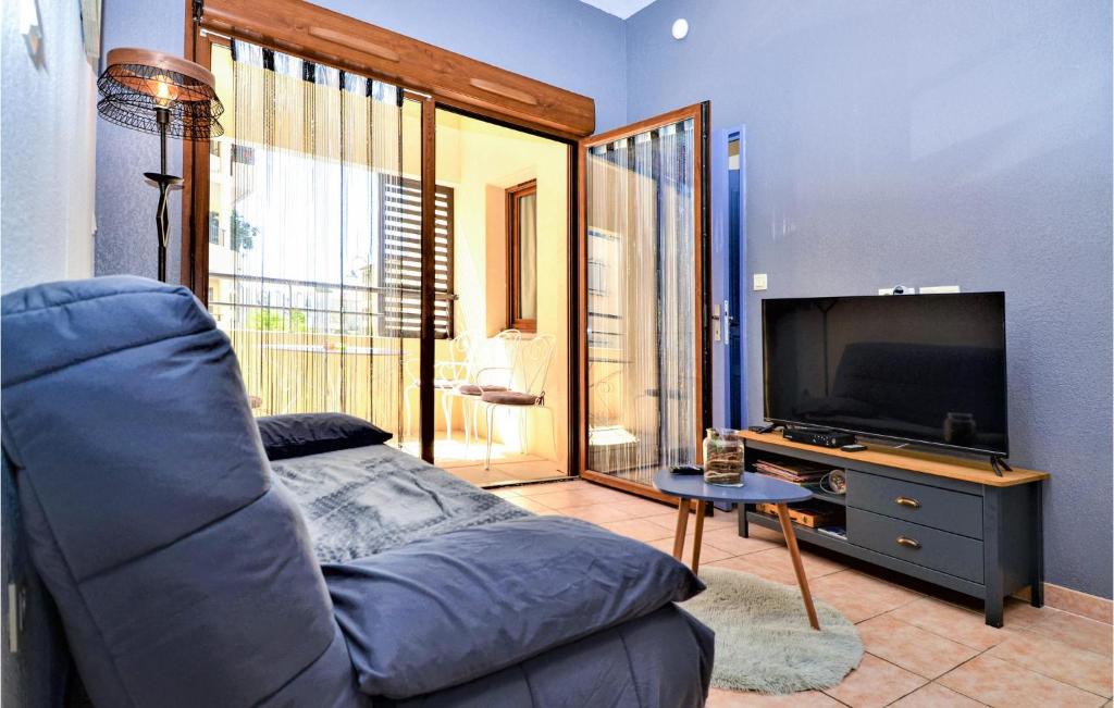 Stunning Apartment In Uzes With Indoor Swimming Pool And 2 Bedrooms photo 2