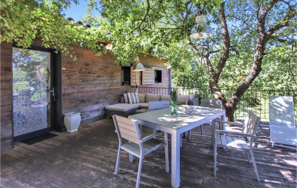 Stunning Home In Saignon With 2 Bedrooms, Wifi And Outdoor Swimming Pool photo 4