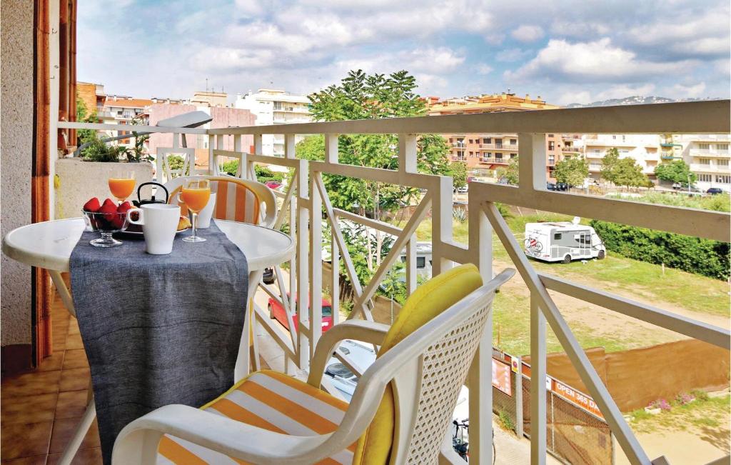 Beautiful Apartment In Pineda De Mar With 2 Bedrooms photo 1