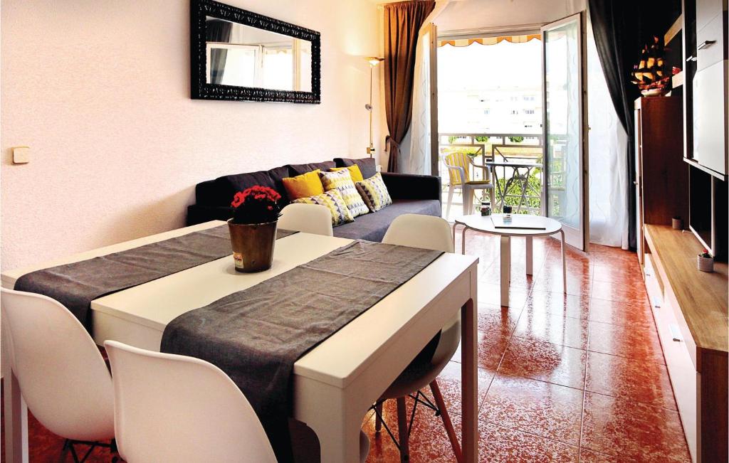 Beautiful Apartment In Pineda De Mar With 2 Bedrooms photo 2