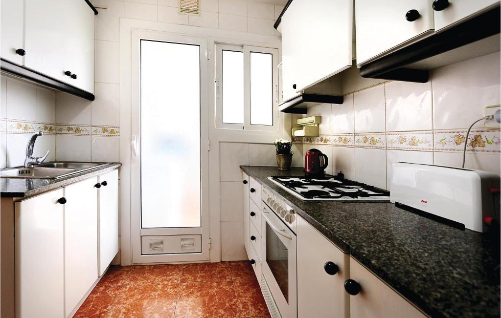 Beautiful Apartment In Pineda De Mar With 2 Bedrooms photo 4