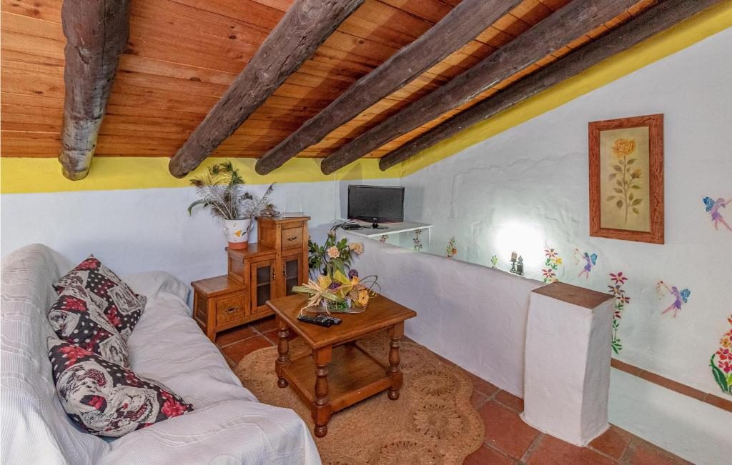 Awesome Home In Cmpeta With 3 Bedrooms, Wifi And Swimming Pool photo 1