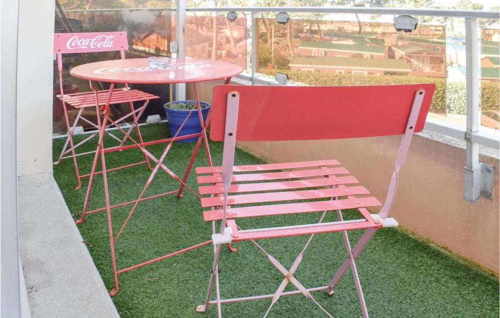 Amazing Apartment In Grandcamp Maisy With 1 Bedrooms And Wifi photo 3
