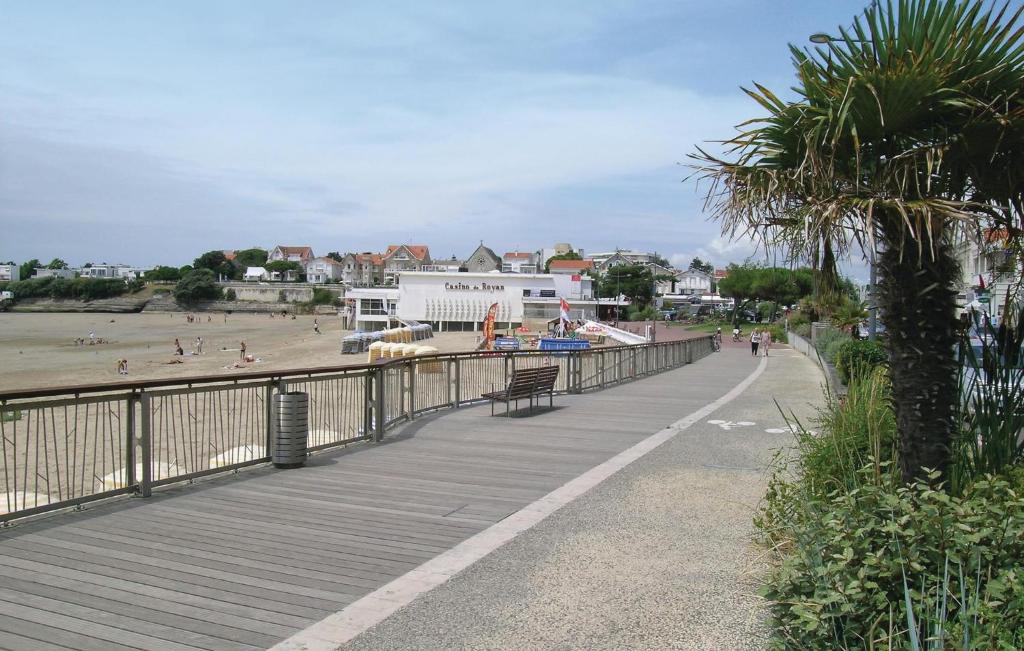 Stunning Apartment In Vaux Sur Mer With 1 Bedrooms And Wifi photo 2